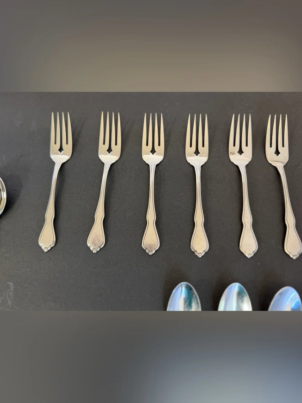 Oneida SSS Trinity Stainless Flatware 24 Pc. Set